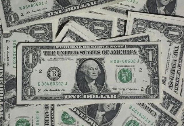 O Ibovespa registra queda de 1,44%, a 125.429,63 pontos; já o dólar à vista é negociado a R$5,8927, com uma alta de 0,98% | Reprodução