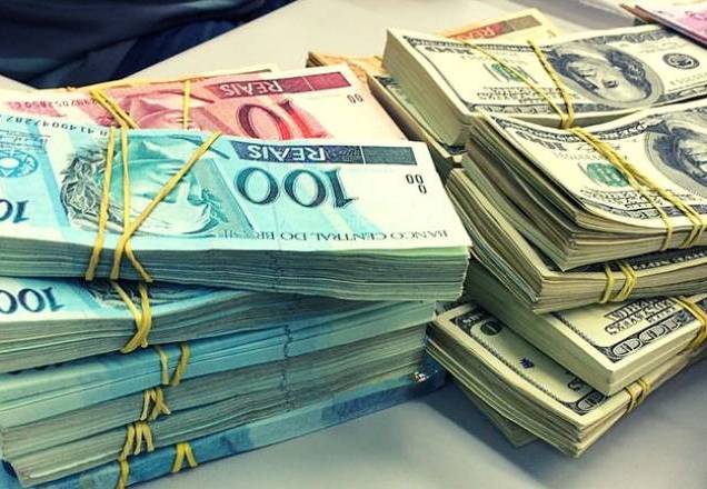 Dólares e reais | Divulgação/Polícia Federal