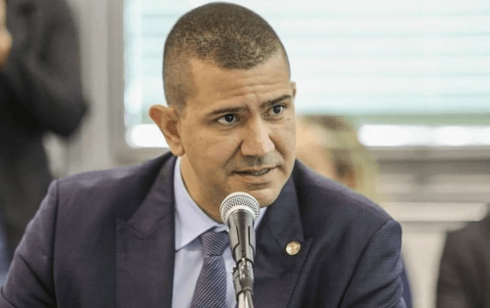 Vitória de Ruas é ataque à soberania popular, diz professor Vitória de Ruas é ataque à soberania popular, diz professor