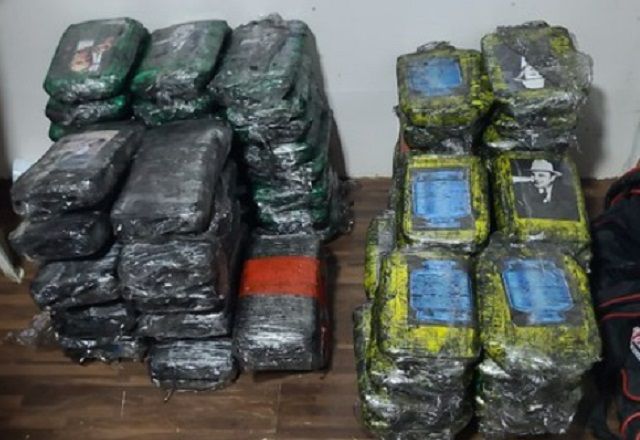 Droga estava colocada dentro do colchão do camarote da embarcação | Divulgação/PF