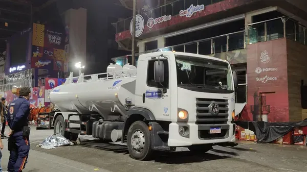 Jovem foi atropelada por caminhão-pipa durante circuito de carnaval em Salvador | Reprodução