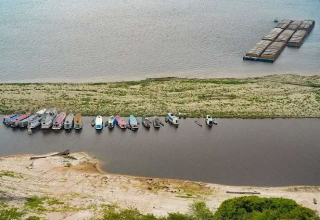Seca histórica que atinge o Amazonas afeta toda economia local. (Crédito: Raffa Neddermeyer/EBC)