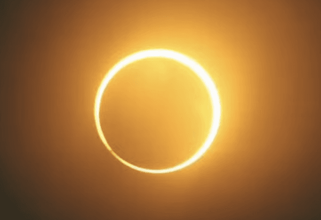 Eclipse anular do sol forma "anel de fogo" no céu | Reprodução/ON