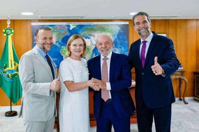 Na imagem (da esquerda para direita), Edinho Silva, Gleisi Hoffmann, Lula e Ênio Verri | Reprodução/X @gleisi