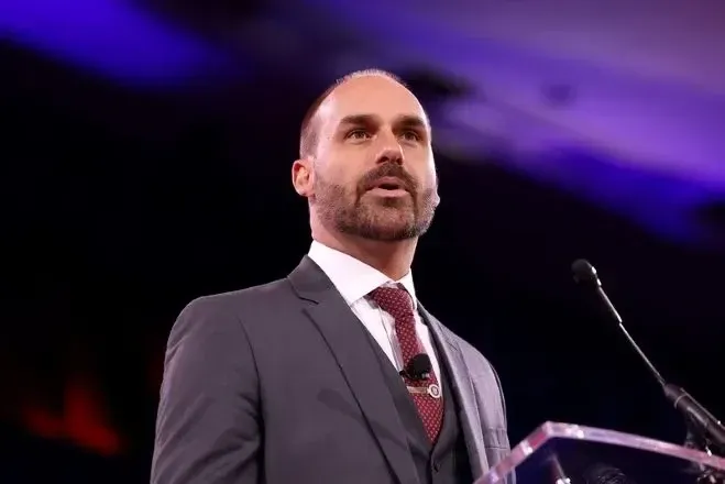 Após prisão de Bolsonaro, Eduardo pede aceleração da anistia e diz a aliados para não desanimarem