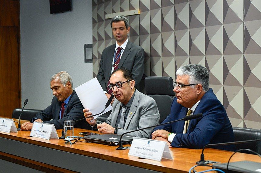 Senadores Romário, Kajuru e Eduardo Girão na reunião da CPI das Apostas. | Foto: Roque de Sá/Agência Senado