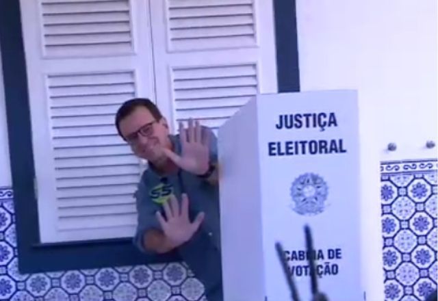 Eduardo Paes vota em São Conrado em disputa por reeleição no Rio de Janeiro | SBT