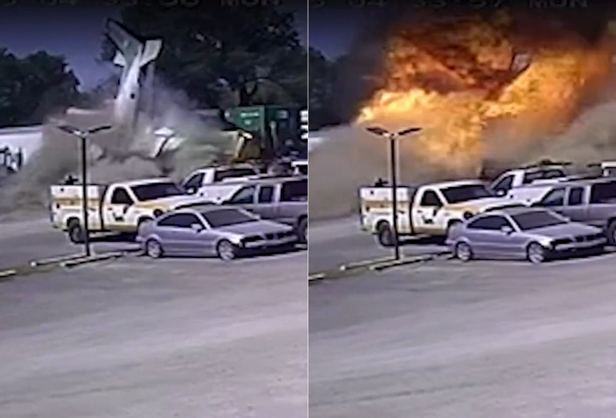 Avião de pequeno porte cai em estacionamento no Texas (EUA) e explode | Foto: Reprodução/X/@FOX4 - 12.10.2025