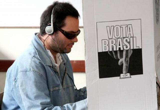 eleitor com deficiência visual