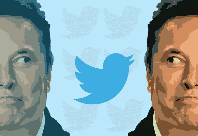 elon musk em imagem duplicada olhando o logo do passaro azul do twitter