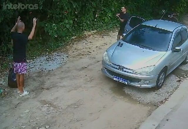 Atirador fugiu sem levar nenhum pertence do empresário | Reprodução