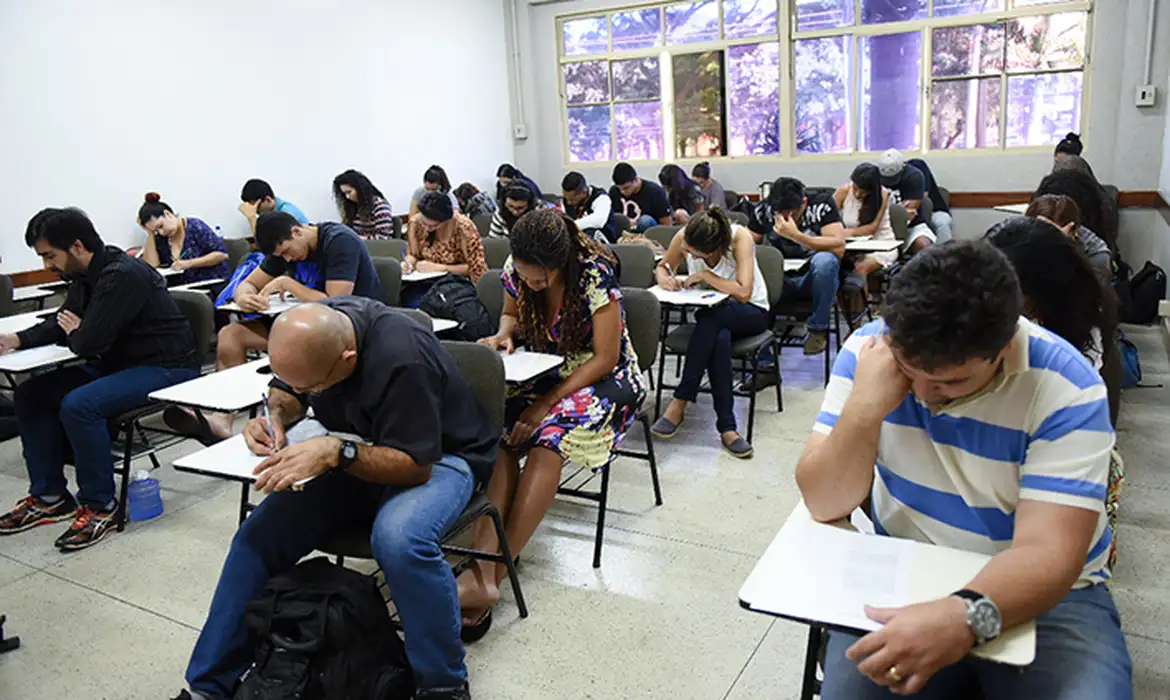 Mais de 700 mil pessoas buscam certificação de ensino médio e fundamental no Encceja este ano. | Divulgação/MEC