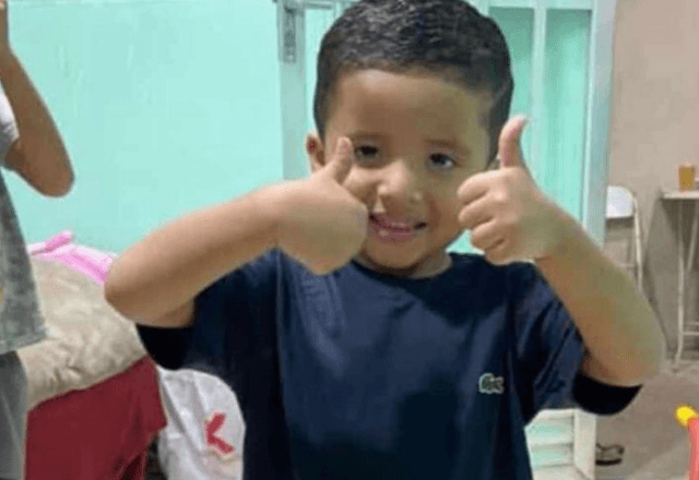 Kaique Gabriel estava com a mãe em um salão de festa na segunda-feira (5) | Reprodução