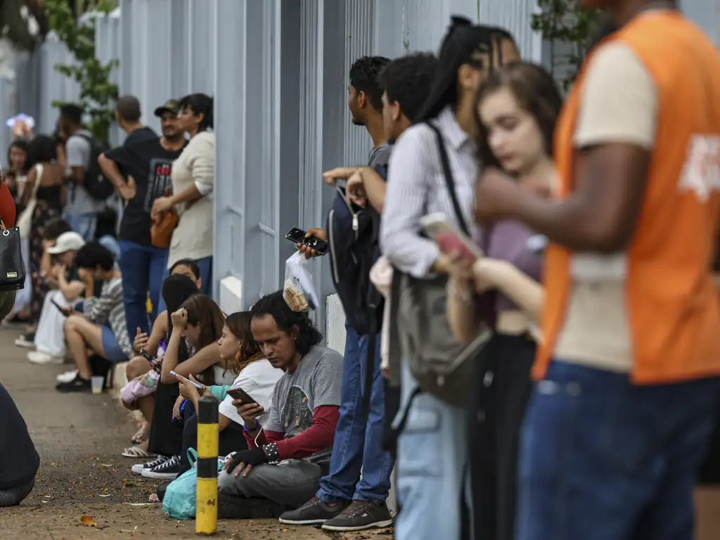 Estudantes aguardavam abertura dos portões para Enem 2024 | Marcelo Camargo/Agência Brasil