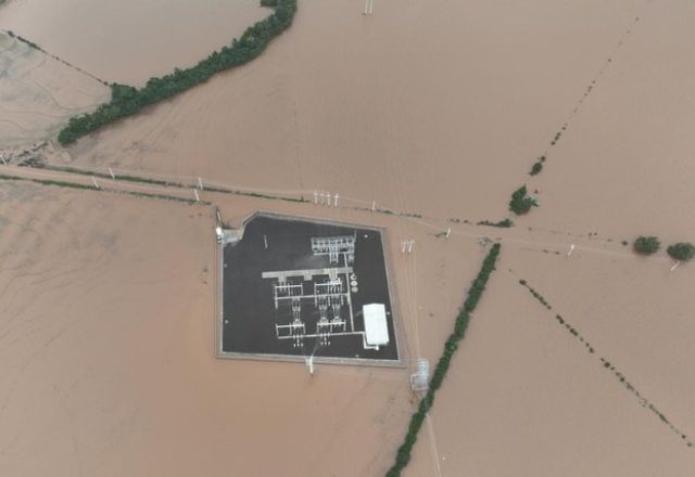 Governo federal vai mobilizar todas as distribuidoras de energia do Brasil para restabelecer a luz no RS