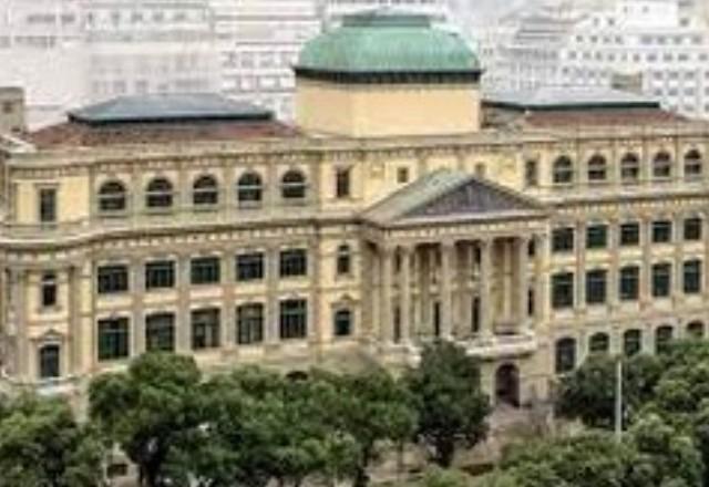 entre árvores a biblioteca nacional aparece