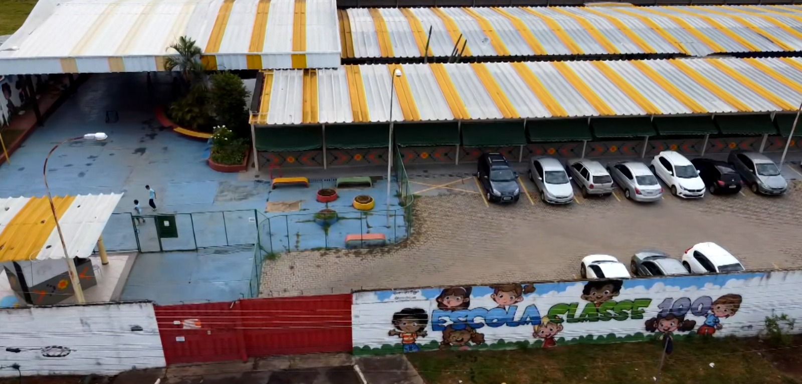 Fachada da escola classe 100, em Santa Maria, no DF (SBT)