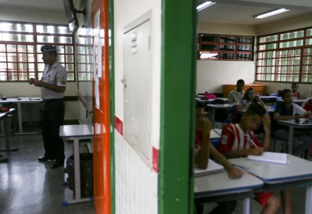 Fim do programa de escolas cívico-militares alcança 202 colégios no país Fim do programa de escolas cívico-militares alcança 202 colégios no país