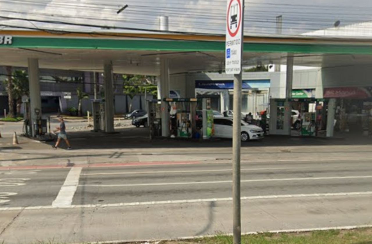 Homem é esfaqueado após discussão com travestis na zona oeste de SP