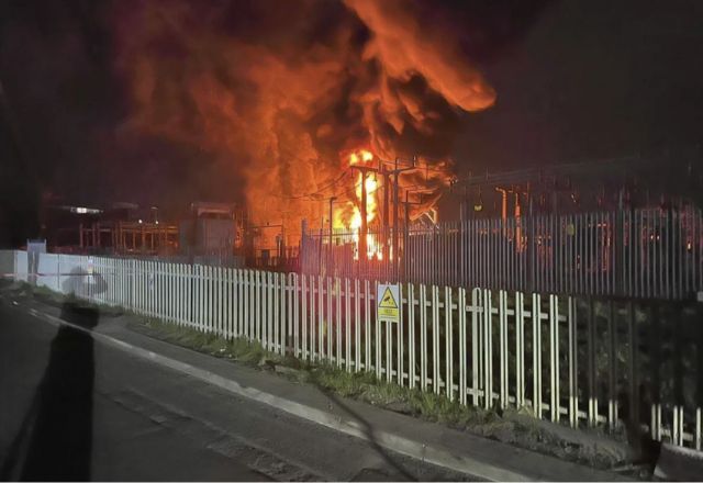 Aeroporto de Londres fecha após incêndio em estação de energia | Reprodução/Corpo de Bombeiros