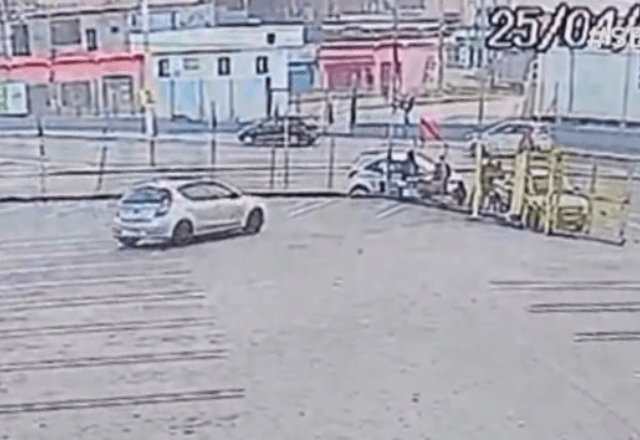Homem invade estacionamento, atropela três e mata vendedor em Barueri (SP)