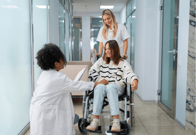 Lei reforça direitos como atendimento sem discriminação e acesso à informação | Reprodução/Freepik