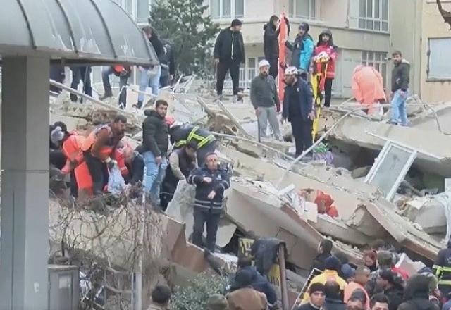 Número de mortes passa de 4 mil na Turquia e na Síria após terremoto Número de mortes passa de 4 mil na Turquia e na Síria após terremoto