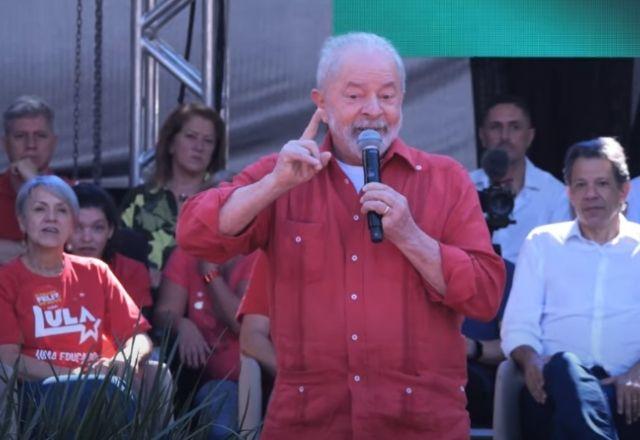 ex-presidente Lula participa de evento em Diadema