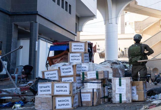 Tropas israelenses deixam hospital Al-Shifa, em Gaza, após duas semanas de operações