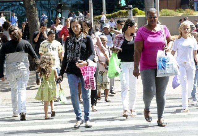 existência de 95,6 homens para cada 100 mulheres