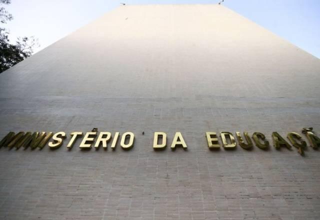 MEC desiste de retorno das aulas presenciais em janeiro nas universidades