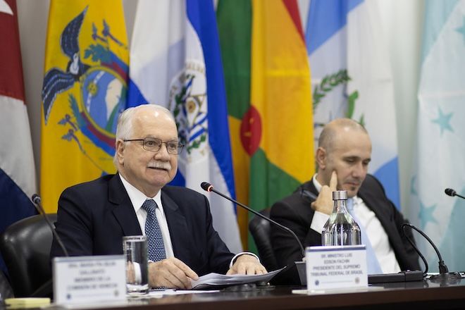 O ministro Edson Fachin (à esq.) na Corte Interamericana de Direitos Humanos | Ester Vargas/Corte IDH