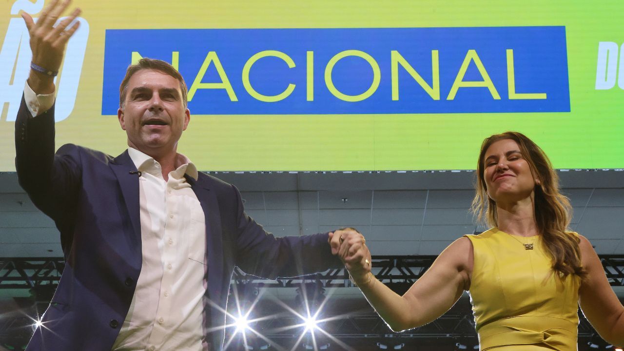 Flávio se prepara para sabatina e resposta sobre Dark Horse Flávio se prepara para sabatina e resposta sobre Dark Horse