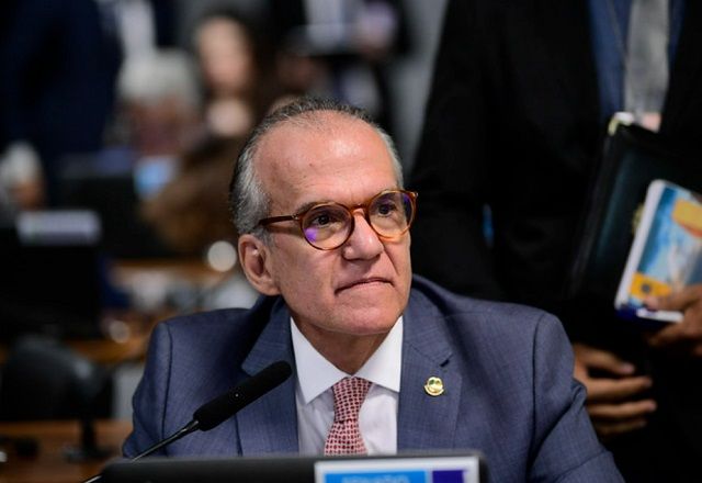 Fernando Dueire faz pronunciamento na reunião da CAE (Pedro França/Agência Senado)