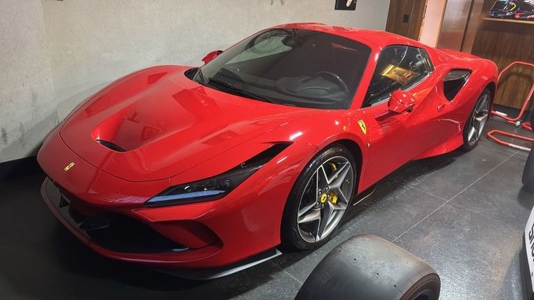 Ferrari encontrada pela polícia. | Divulgação/PF
