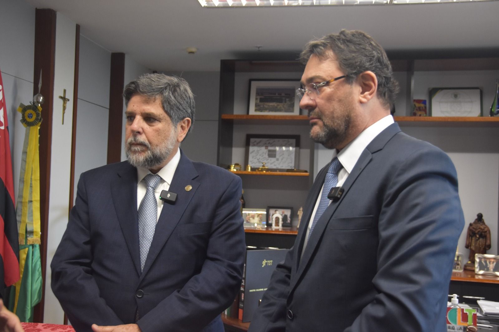 Ministro do TST Guilherme Augusto Caputo recebe propostas de Sérgio Longen, da FIEMS. | Divulgação/FIEMS