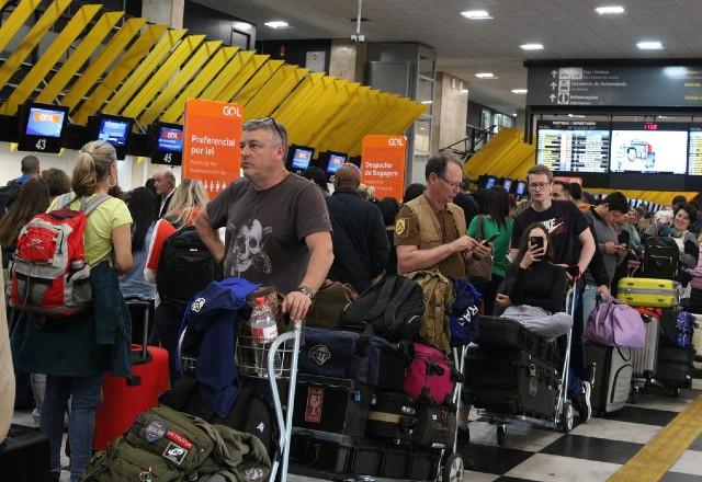 fila em aeroporto