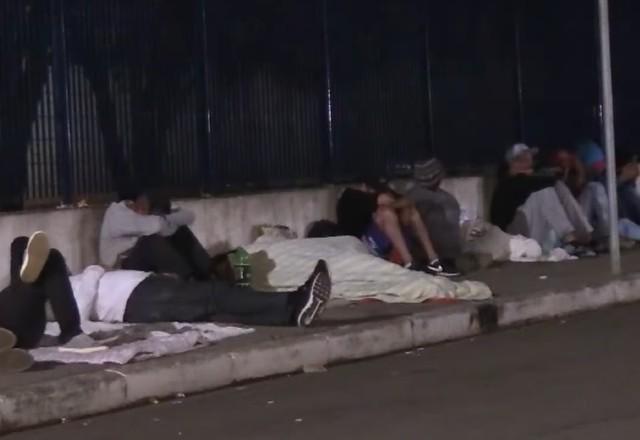 fila em frente ao Fórum Criminal