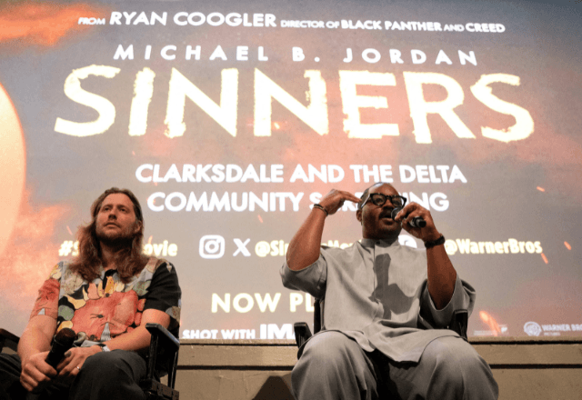 Diretor Ryan Coogler fala sobre seu filme "Pecadores" durante uma sessão de perguntas e respostas após uma exibição especial do filme em Clarksdale, Mississippi, EUA 29/05/2025 REUTERS/Kevin Wurm
