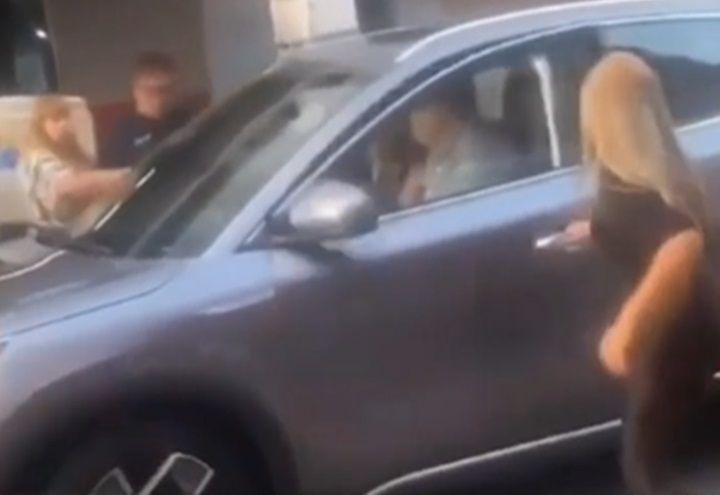 Após ser flagrado saindo de motel com amante, subsecretário é exonerado 