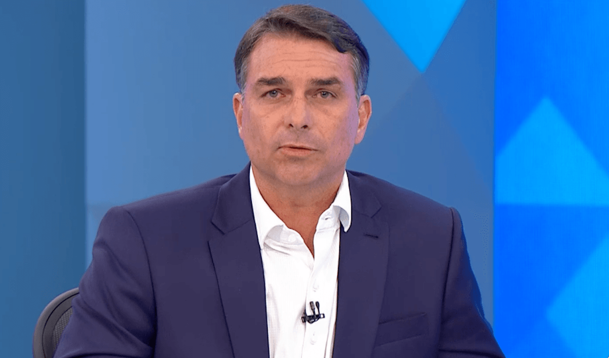 Flávio Bolsonaro, candidato do PL à Presidência, em sabatina da TV Globo | Reprodução/TV Globo