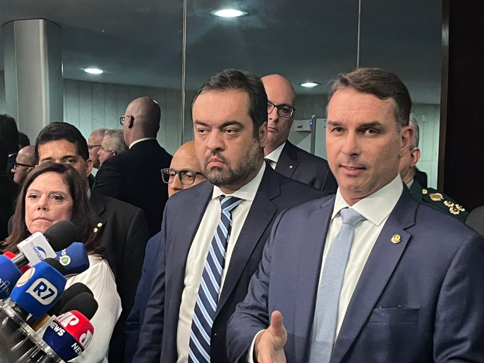 Negociação de projeto foi anunciada pelo senador Flávio Bolsonaro, em reunião que contou com o governador do Rio, Cláudio Castro  | Lis Cappi/SBT News