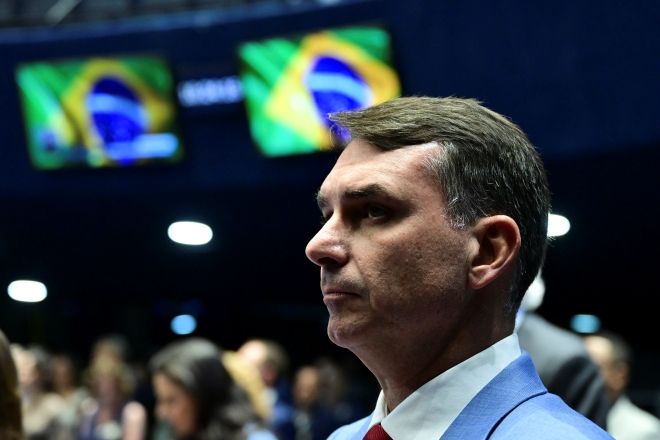 Flávio preserva capital político após caso Vorcaro Flávio preserva capital político após caso Vorcaro