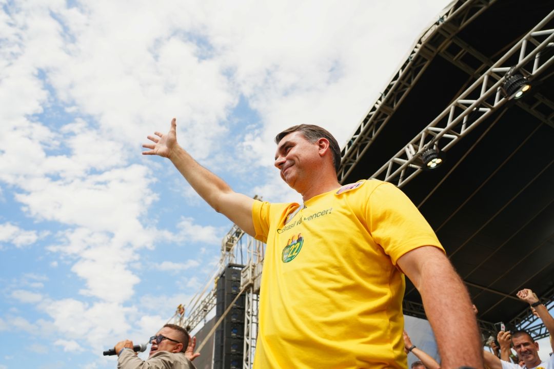 Flávio Bolsonaro durante ato de campanha no interior do Rio de Janeiro | Charles Vieira/Campanha Flávio Bolsonaro