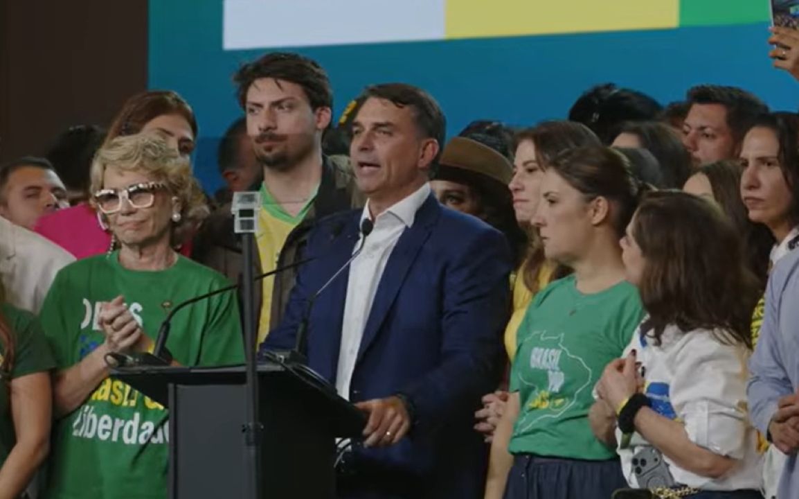 Flávio: "Posso ser moderado, mas tenho sangue de Bolsonaro"