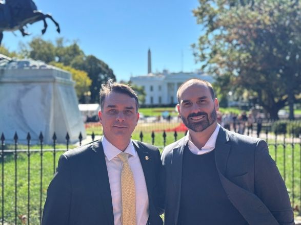 Eduardo diz que Flávio “erguerá a bandeira dos ideais” de Bolsonaro e pede união da direita em 2026