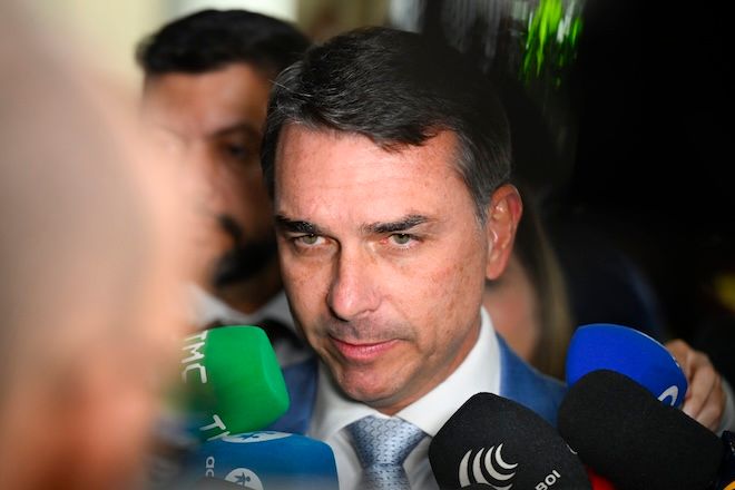 “Não tenho que justificar nada”, diz Flávio Bolsonaro sobre doação de Vorcaro para filme “Não tenho que justificar nada”, diz Flávio Bolsonaro sobre doação de Vorcaro para filme