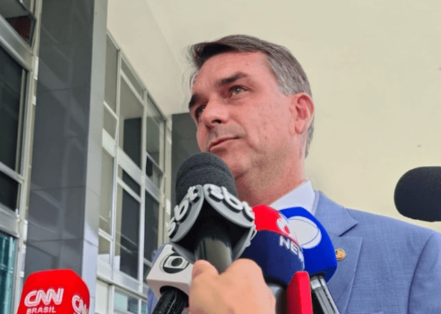 O senador Flávio Bolsonaro na entrada do Supremo Tribunal Federal | Paola Cuenca/SBT News