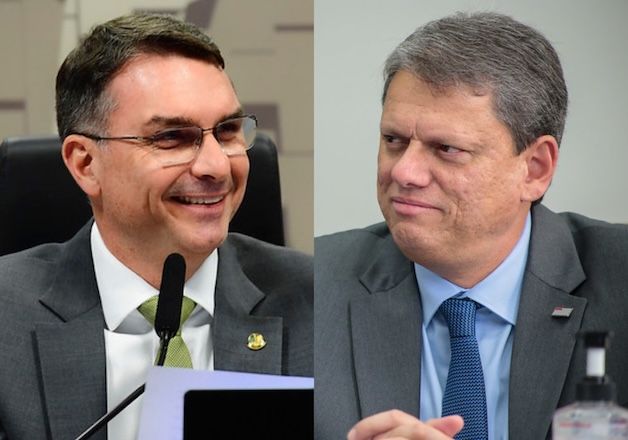 O senador Flávio Bolsonaro (à esq.) e o governador de São Paulo, Tarcísio de Freita (dir.) | Saulo Cruz/Agência Senado