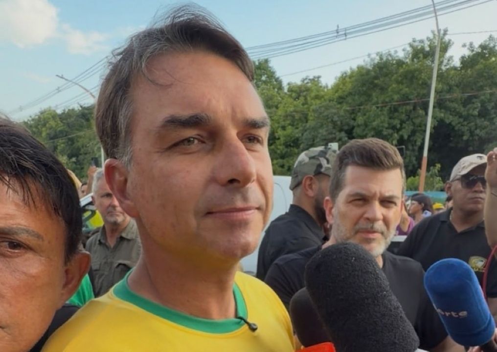 Flávio Bolsonaro durante ato de campanha em Belém | Divulgação